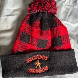 SNC Beanie unisex black & red check top pompom 'Bigfoot Oregon' embroidered EUC
